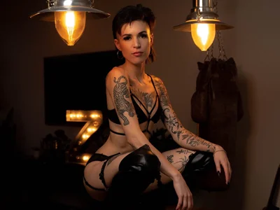 LaRouxxx video