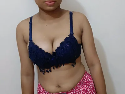 Amisha-2 live cam video preview